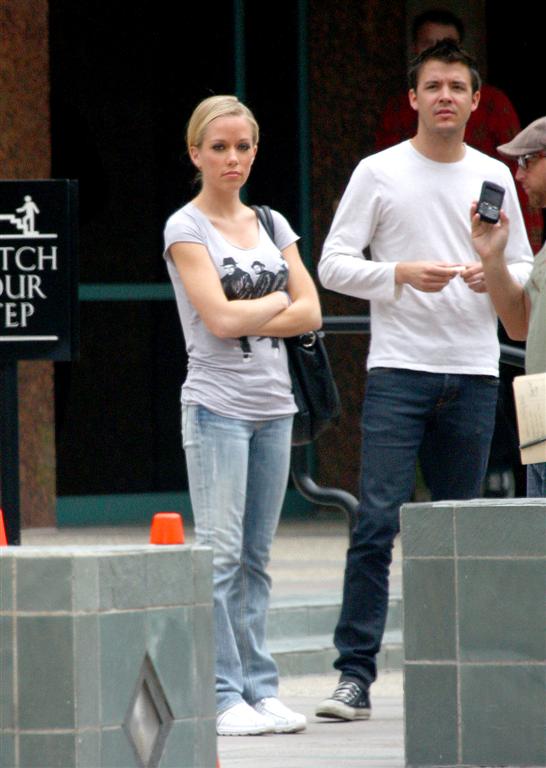Kendra Wilkinson tackles morning sickness