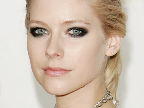 Avril Lavigne To Go Acoustic For New Album