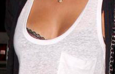 Jessica Alba Shows a Little Bra of the Day