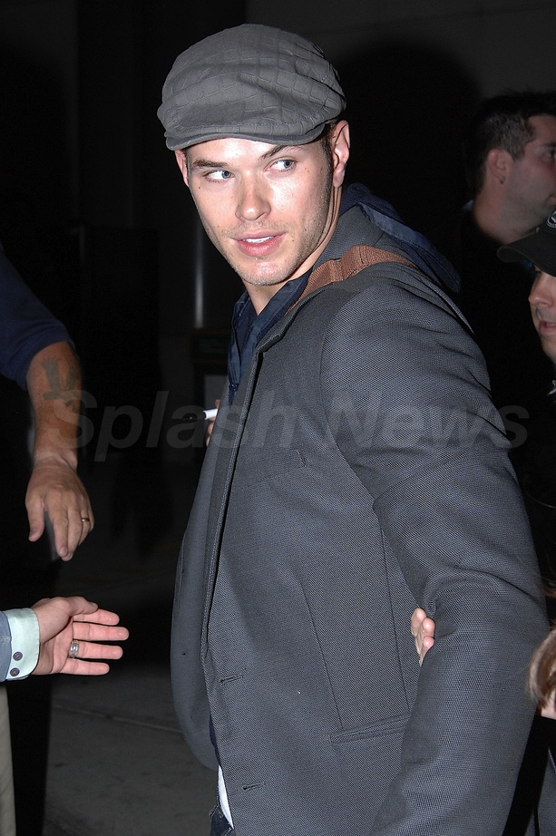 Twilight Cast ‘Eclipse’ Vancouver Airport