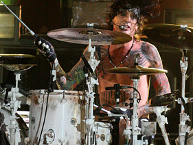 Tommy Lee Replaced On Tour After Injury