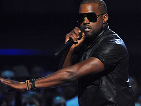Kelly Clarkson, Kellie Pickler Take Aim At Kanye West’s VMA Outburst