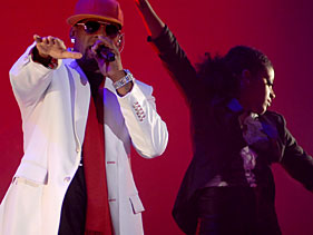 R. Kelly’s Ladies Make Some Noise Tour Hits New York
