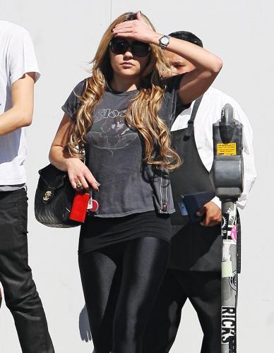 Amanda Bynes In Sexy Leggings