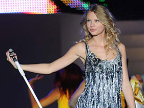 Taylor Swift, 50 Cent, Muse, Kris Allen Headline Holiday Radio Shows