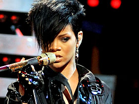 Rihanna To Preview Rated R In Worldwide Webcast