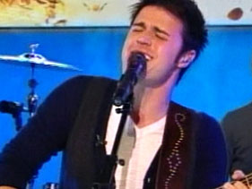 Kris Allen Sings ‘Live Like We’re Dying’ On ‘Good Morning America’