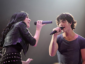 Demi Lovato Denies She’s Dating Joe Jonas
