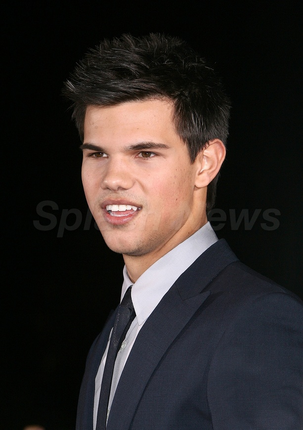 NEW MOON PREMIERE: Taylor Lautner