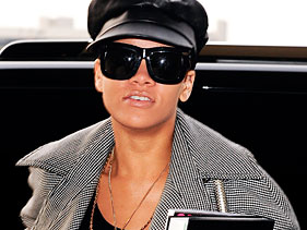 Rihanna Joined By Jay-Z, Young Jeezy Live In London