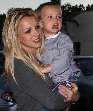 Britney Spears and Jayden James Do Dinner