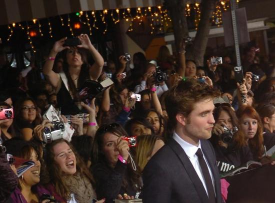 New Moon Premiere Pics: Robsten, Taylor and Many More!
