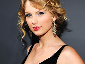 Taylor Swift Thanks Fans For ‘Magical’ Year