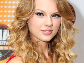 Taylor Swift, Robert Pattinson Among People’s Most Intriguing Of 2009