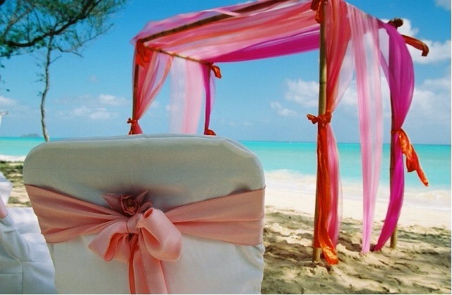 Scoring Sunday’s Nuptials: Super Special Awesome Crazy Vacation Vows Gallery Edition.