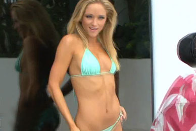 Hollywood Tuna’s AmaTuna Moment – Hot Bikini Blond Chick