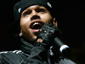 Chris Brown Shows ‘Fan Appreciation’ At New York Concert
