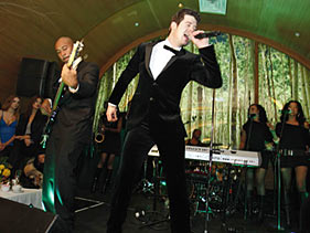 Robin Thicke Brings His Sexy Show To New York City