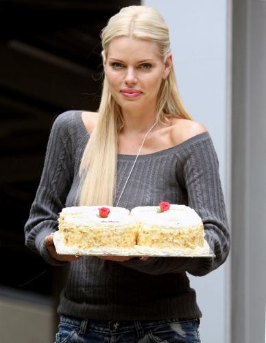 Sophie Monk Celebrates Her B-Day In Short Shorts