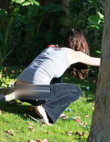 Brooke Burns Shows Some Crack