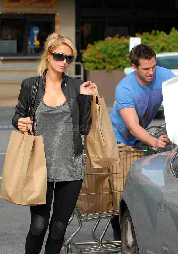 Paris Hilton Is Grocery Gorgeous