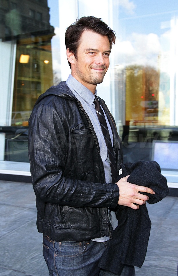 Josh Duhamel Roams Into NYC