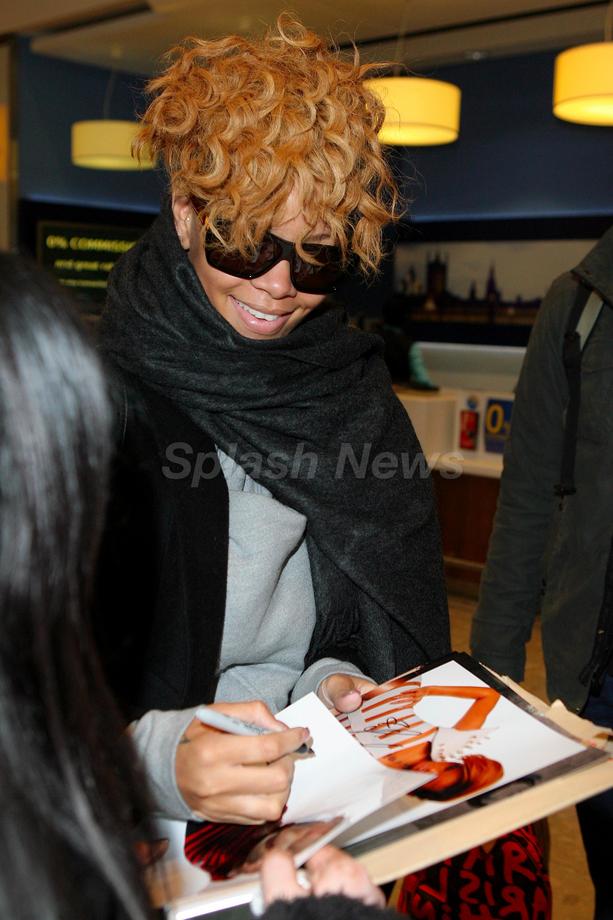 Rihanna Lands In London For Haiti