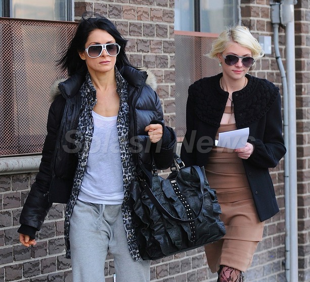 Taylor Momsen Under The Watchful I Of Her Mom?