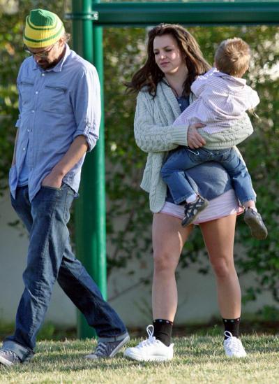 Britney Spears, Jason Trawick Go For a Stroll