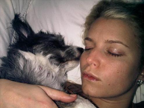 Jessica Simpson Gets a New Bedmate