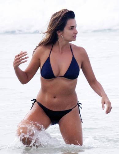 Penelope Cruz Bikini Pictures