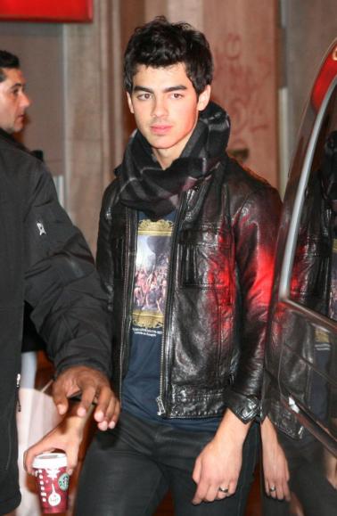 Joe Jonas: Going Solo… and Singing Romantic Duet with Chelsea Staub?