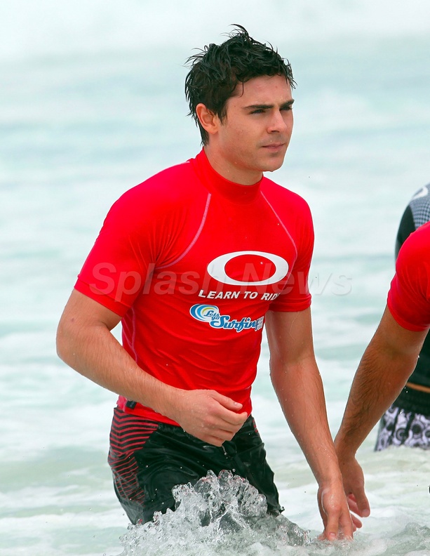 Zac Efron: Surfs Up Down Under