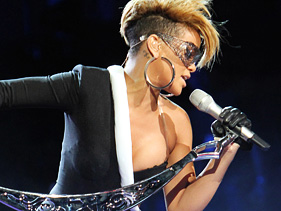 Rihanna, Justin Bieber, Young Jeezy Rock VH1’s ‘Super Bowl Fan Jam 2010′