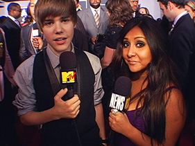 Snooki Talks To Justin Bieber On Grammy Red Carpet About Girls, Blowouts