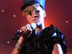 Rihanna Says ‘I’m Single,’ Performs Two Songs On ‘Ellen’