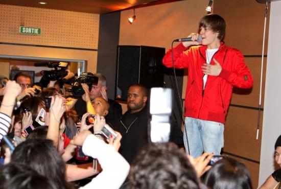 Justin Bieber Pictures: Too Cute To Be True?