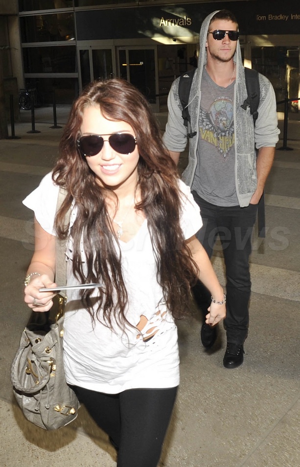 Miley Not Taking Liam To The Show