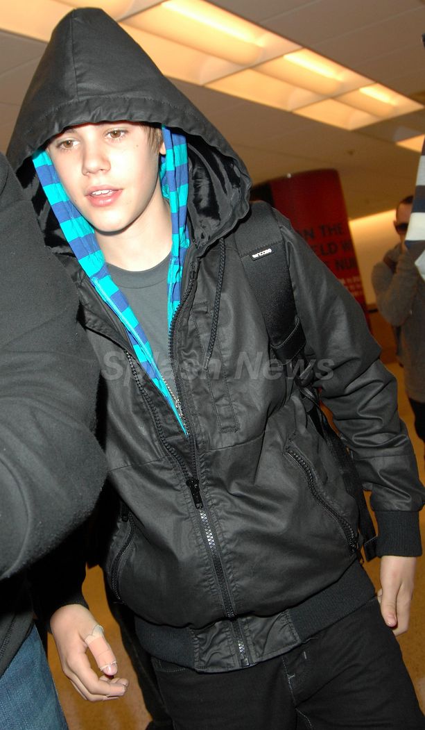 Justin Bieber Lands In Miami