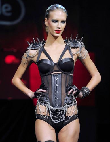Victoria’s Secret Models Get Mobile