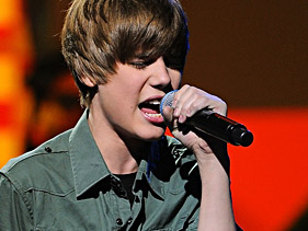 Justin Bieber, Ludacris Unite Onstage At ‘SOS: Help For Haiti’ Telethon