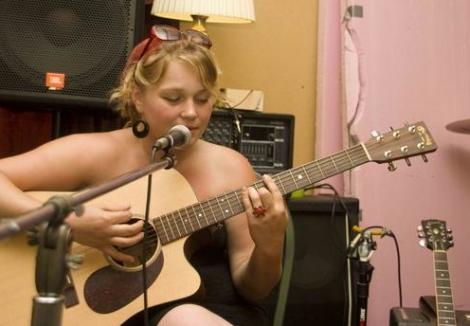 Crystal Bowersox: From Farmer to Singer