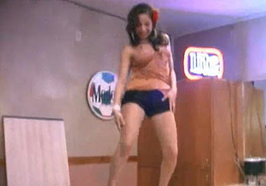 Hollywood Tuna’s AmaTuna Moment – Weird Dancing Bartender