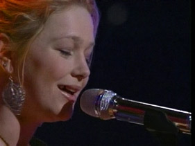 ‘American Idol’ Ladies Night: Crystal Bowersox Makes Triumphant Return