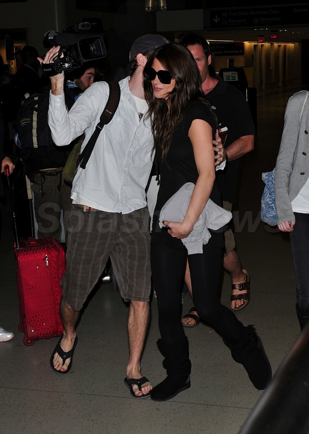 Ashley Greene Loves The Paps