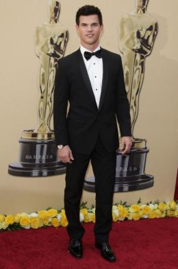 Academy Awards Fashion Face-Off: Taylor Lautner vs. Zac Efron