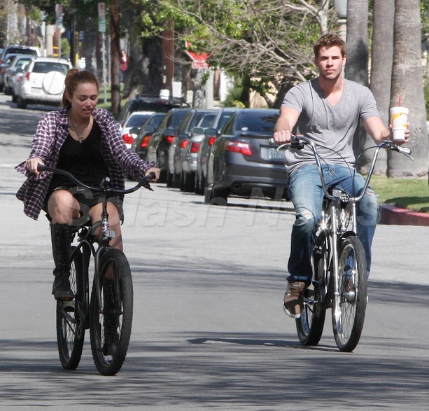 MIley Cyrus And Liam Not Playing House